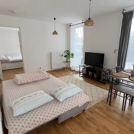 아파트 Modern 2 With Balcony In