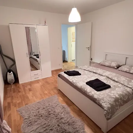 Modern 2 With Balcony In Drážďany
