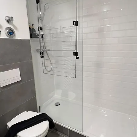 Modern 2 With Balcony In