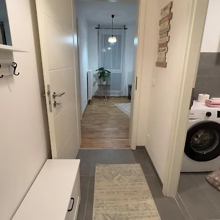 아파트 Modern 2 With Balcony In