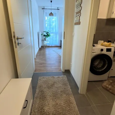 아파트 Modern 2 With Balcony In