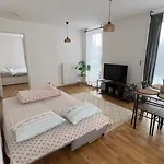 Appartement Modern 2 With Balcony In
