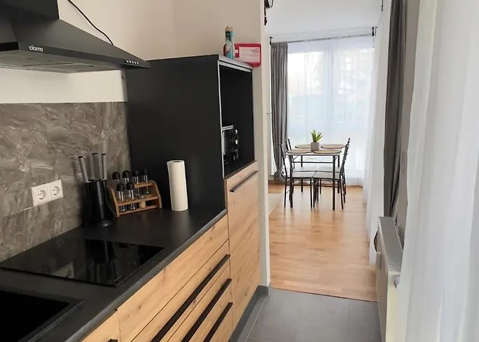 Modern 2 With Balcony In 아파트 *