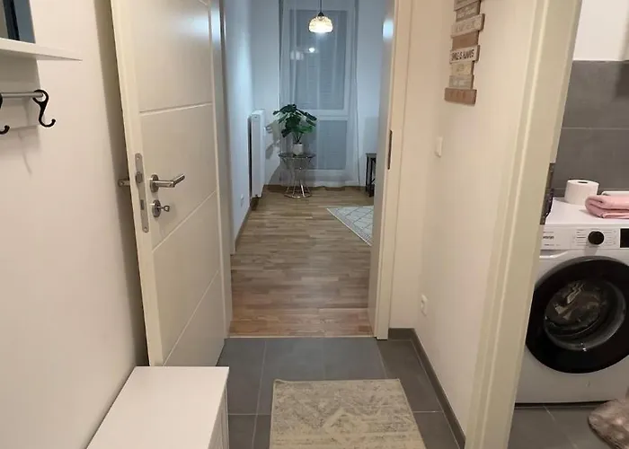 아파트 Modern 2 With Balcony In