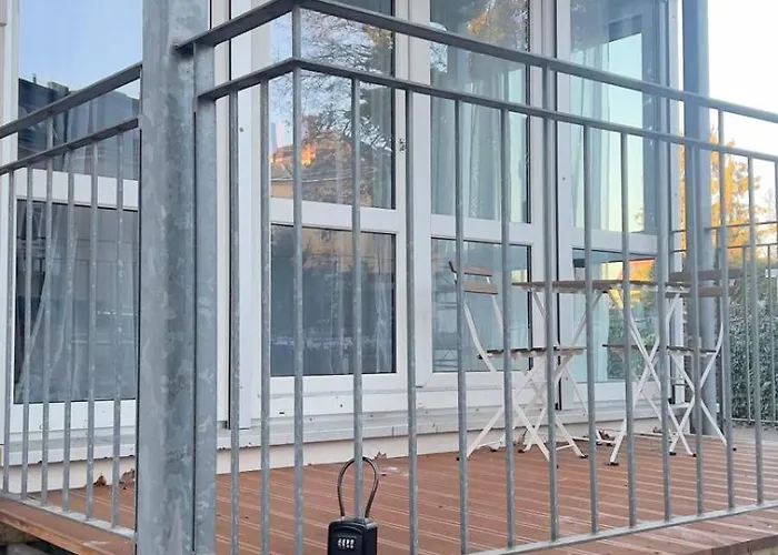 Modern 2 With Balcony In 아파트 *